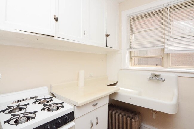 Building Photo - 4224 N Paulina St