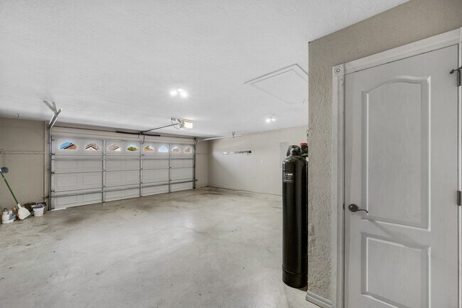 Foto del edificio - 1202 Hershel Dr