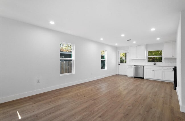 Foto del edificio - 3735 Millet Ave