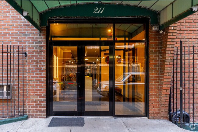 Entrada - 207 Thompson St