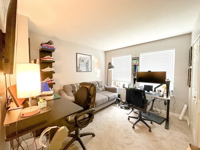 Foto del edificio - 4174 S Drexel Blvd