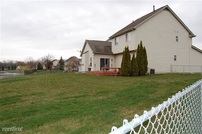 Foto del edificio - 6710 Summerdale Ct E