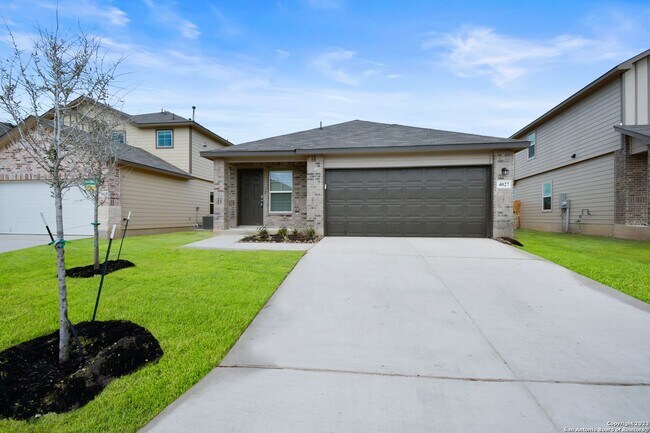 Foto del edificio - Like New in Von Ormy!!!