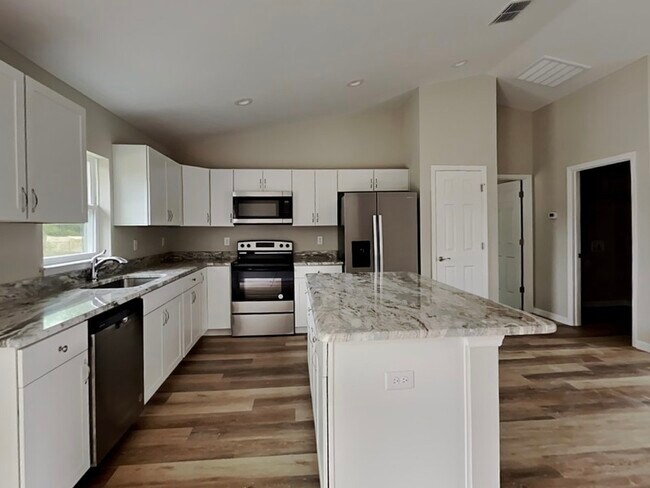 Foto del edificio - 21902 SW Rainbow Lakes Blvd