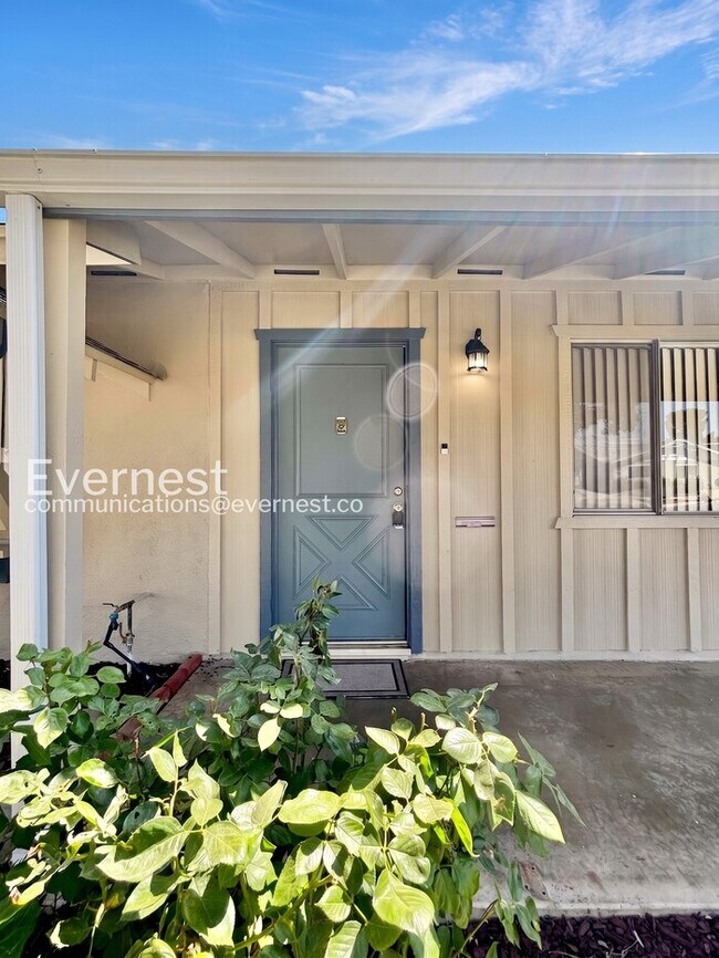 Foto del edificio - Spacious 3 Bed, 2 Bath Home with Attached Garage! / Available Now!