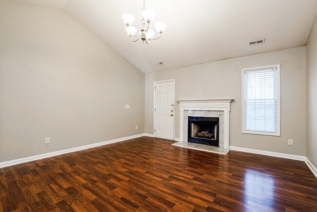 Foto del edificio - 4012 Mindspring Dr