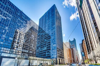 Building Photo - 910 N Lake Shore Dr