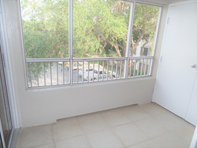 Foto del edificio - 2850 N Oakland Forest Dr