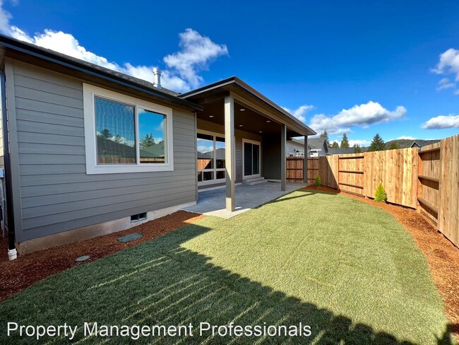 Building Photo - 3 br, 2.5 bath House - 1403 NW Troost