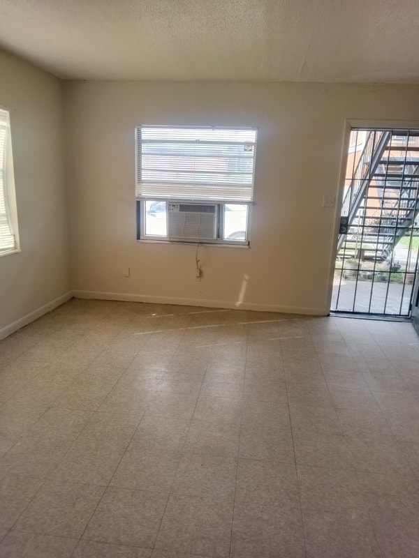 Building Photo - 218 S Tampa Ave