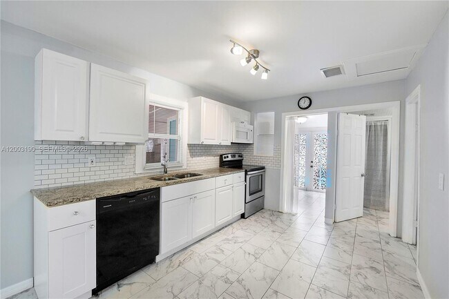 Foto del edificio - 901 NE 38th St