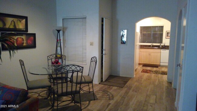 Foto del edificio - 9600 N 96th St