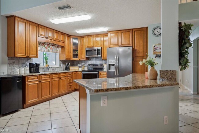 Building Photo - 5 br, 2 bath House - 6704 Mirror Lake Avenue