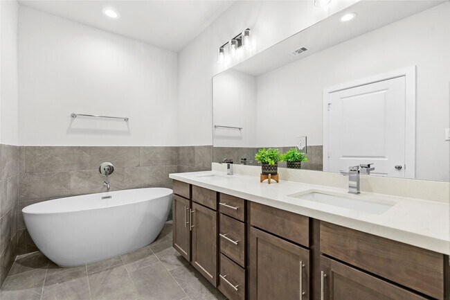 Foto del edificio - 2214 Roozy Lk Ln