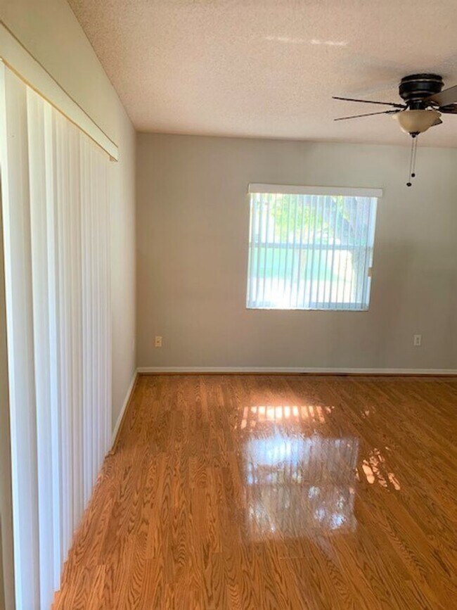 Building Photo - 3/2 in Poinciana for Rent!