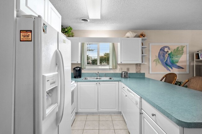 Building Photo - First Floor Seasonal Rental Available December 1, 2025-June 30, 2026-Golf Colony 40S