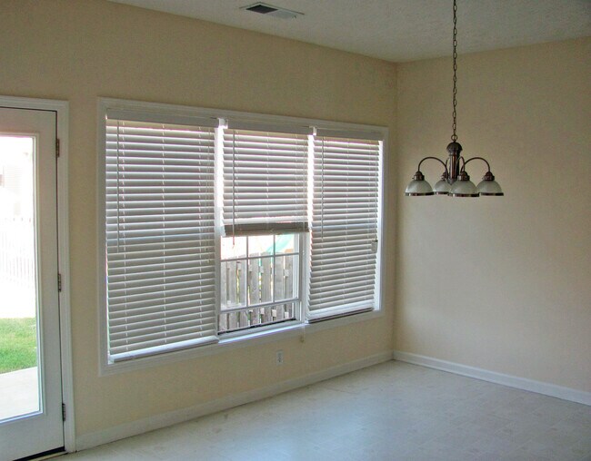 Foto del edificio - 2429 Gooseberry Cir