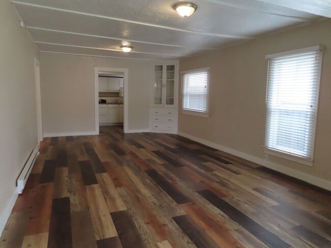 Foto del edificio - Quaint 2 Bed/ 1 Bath Home In Desirable Springfield !