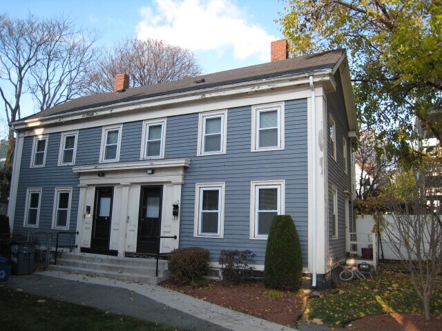 Building Photo - 439 Somerville Ave