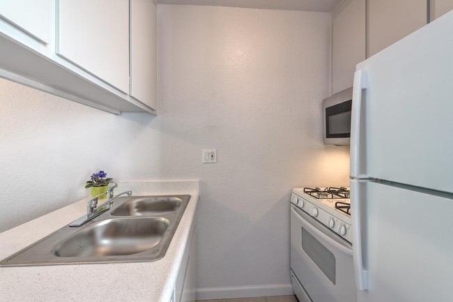Full Kitchen Unit #214 - Bluffside Apartments