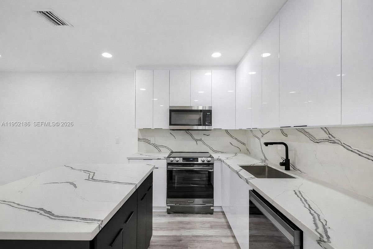 Foto del edificio - 8281 NE 2nd Ct