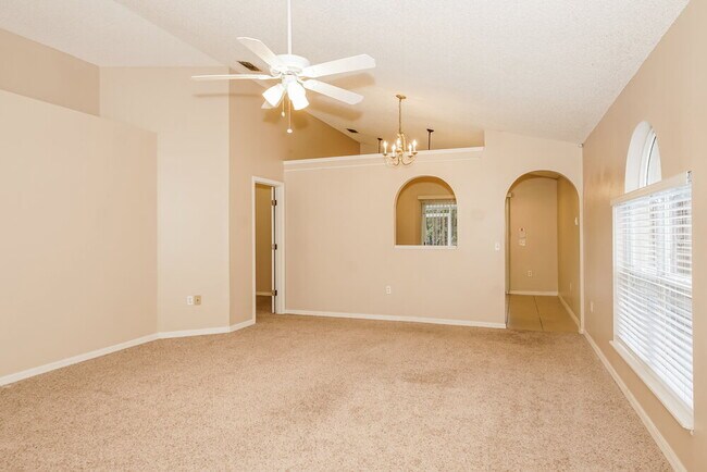 Foto del edificio - 331 Placid Lake Dr