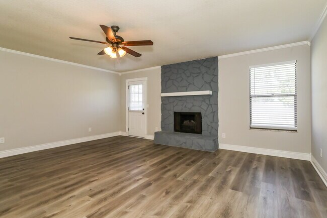 Foto del edificio - 818 Elmwood St