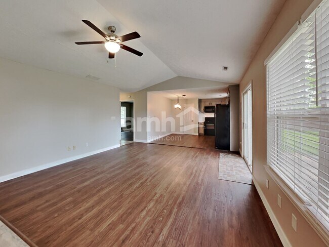 Foto del edificio - 656 N Shore Blvd
