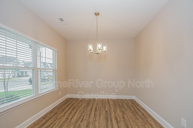 Foto del edificio - 3513 Crimson Wood Dr