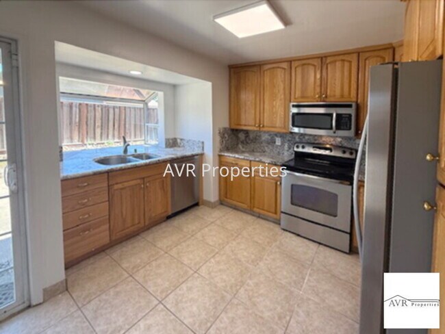 Foto del edificio - Beautiful single story home with recent upgrades