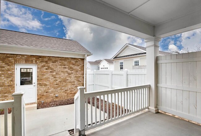 Foto del edificio - Pre-leasing for an April Move in-TOWN MADISON