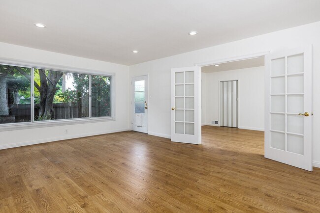 Foto del edificio - Spacious 2BR on Millionaire's Row!
