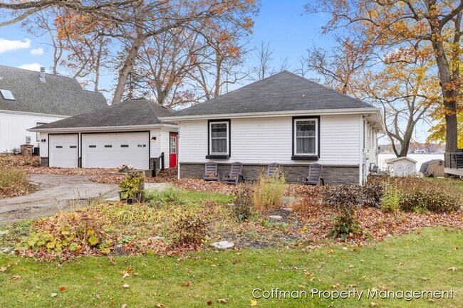 Foto del edificio - 3 bed, 2.5 bath Located on Bostwick Lake