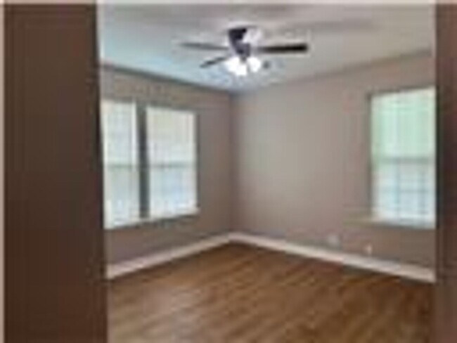 Building Photo - Newly remodeled