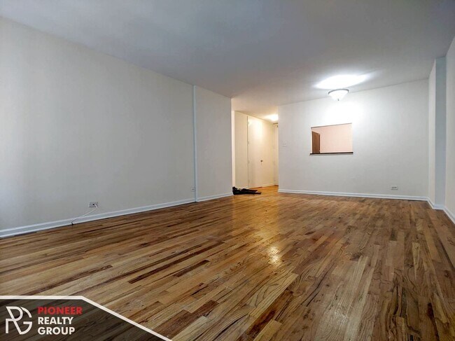 Foto del edificio - 4600 N Clarendon Ave
