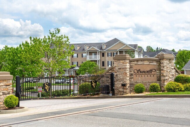 Building Photo - 2 br, 2 bath House - 2821 Suncrest  Village
