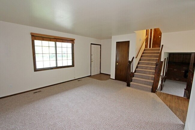 Building Photo - Huge Yard and Updated Home