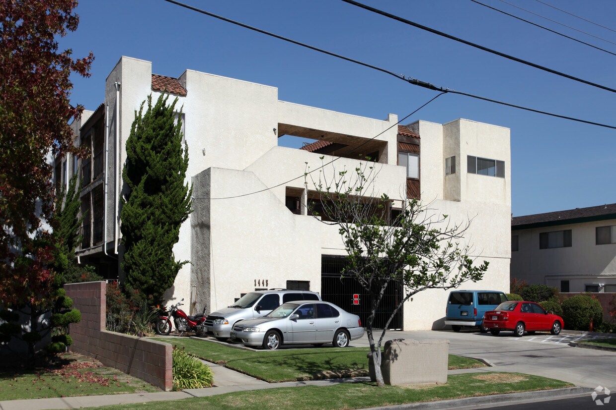 Primary Photo - 1443 W 179th St