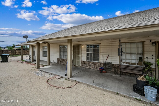 Building Photo - 2901 E Campo Bello Dr
