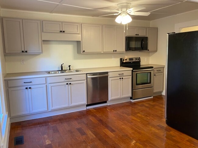 Building Photo - 333 E Catawba Ave
