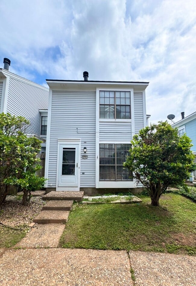 Building Photo - 262 Settlers Park Dr