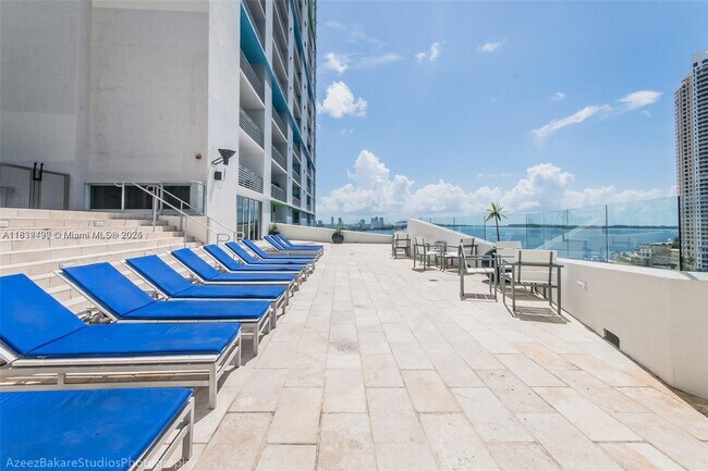Foto del edificio - 335 S Biscayne Blvd