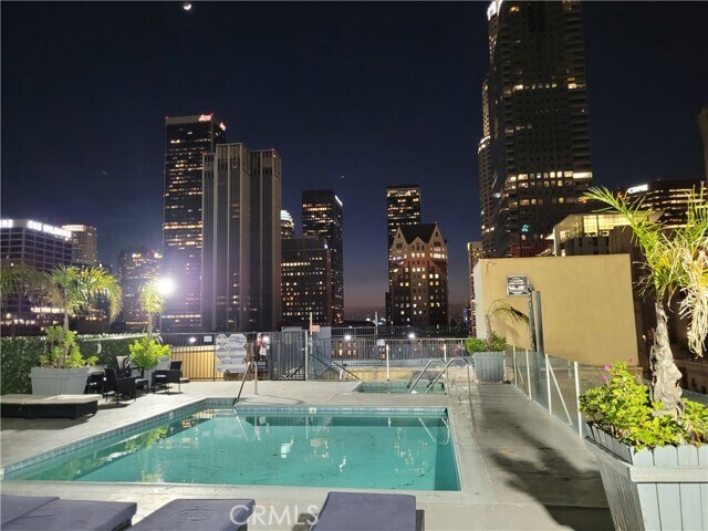 Foto del edificio - 312 W 5th St