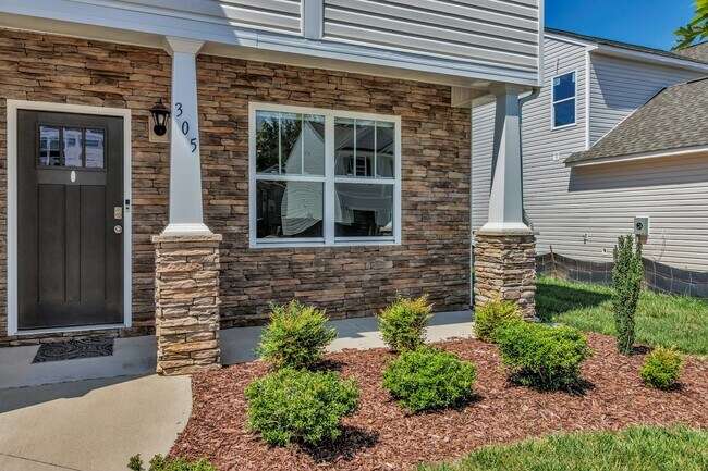 Foto del edificio - 305 Woodnettle Ln