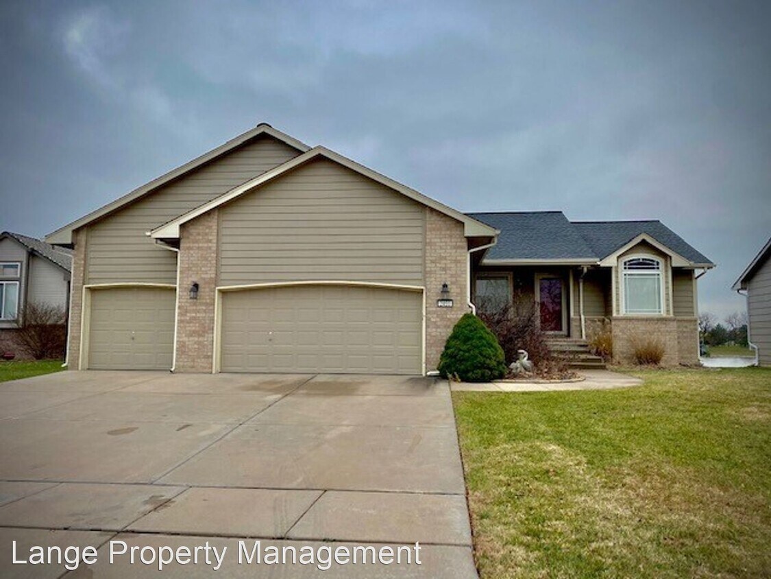 Primary Photo - 3 br, 3 bath House - 2450 S. Westgate