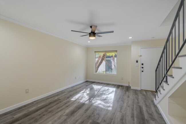 Building Photo - 10811 Blix St