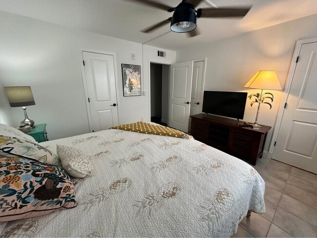 Building Photo - 200 Harborview Dr