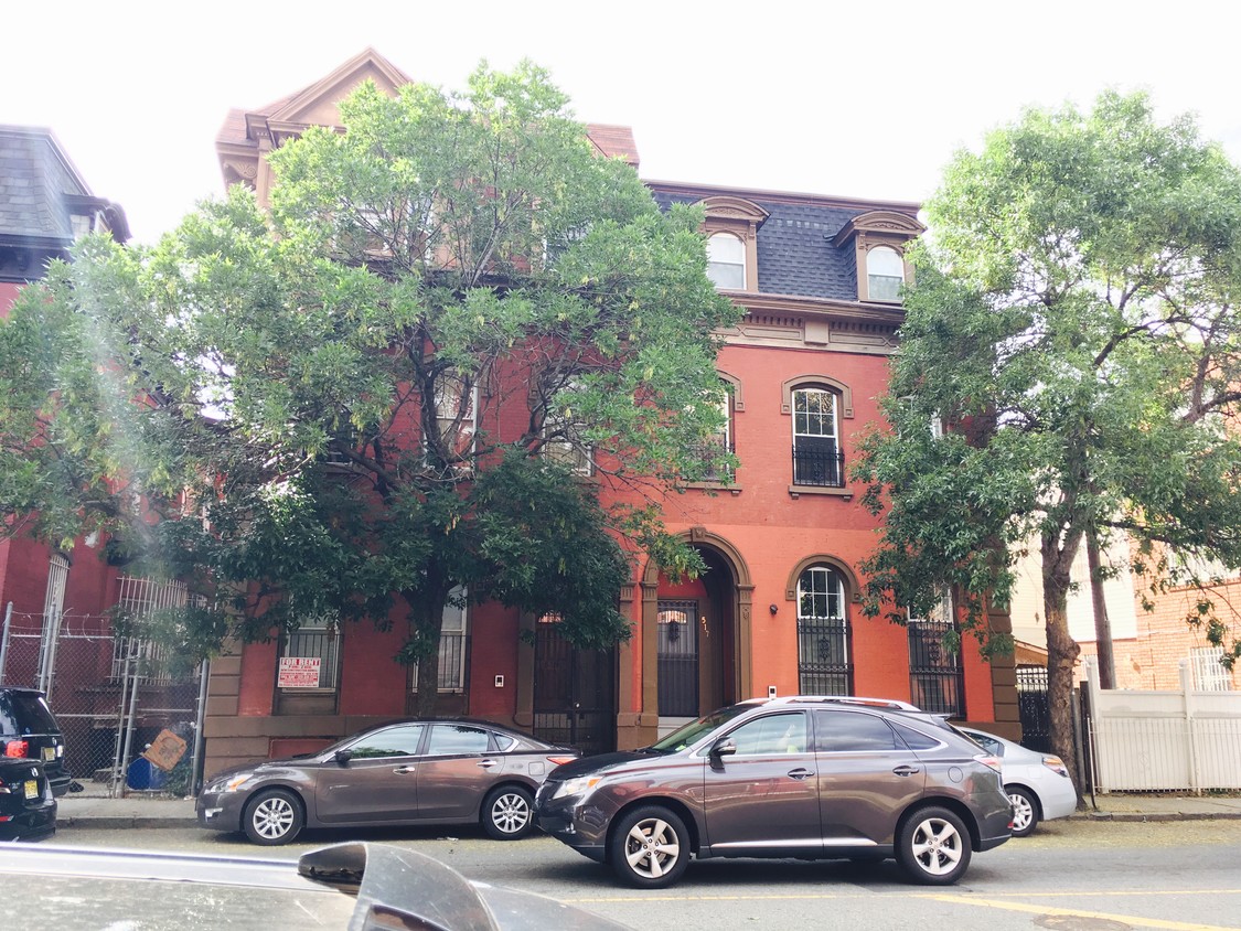 Primary Photo - 519 Washington St