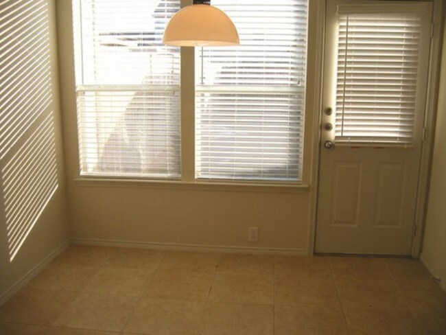 Building Photo - 10640 Traymore Dr