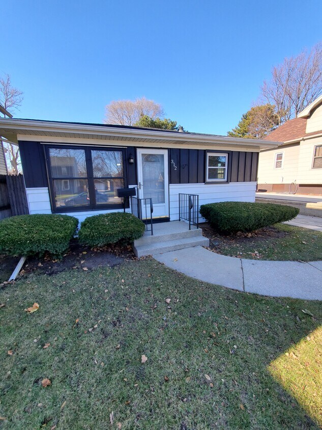 Primary Photo - Gorgeous 3BR Racine Ranch Available!